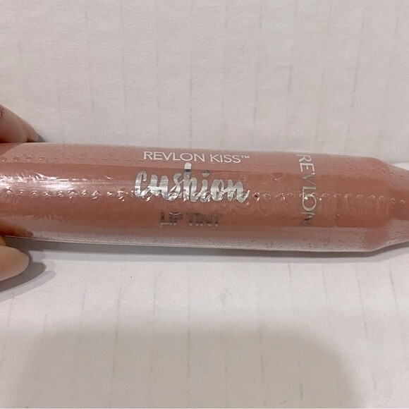 Revlon Kiss Cushion Lip Tint-Pretty Kiss - Picture 3 of 4